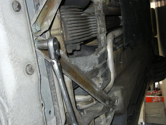 Porsche 996 Turbo removing the diagonal brace Porsche 996 Turbo removing the diagonal brace